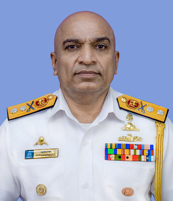 රියර් අද්මිරාල් පීවී ෆර්ඩිනැන්ඩස් - ආඥාපති වයඔ නාවික පෙදෙස